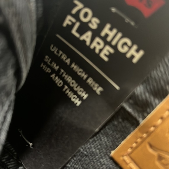 Levi's® Premium 70'S HIGH RISE FLARE WOMEN'S JEANS - Picture 3 of 12